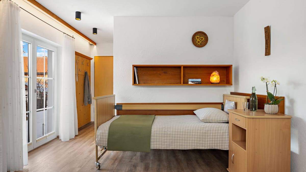 Accessible comfort double room with single bed