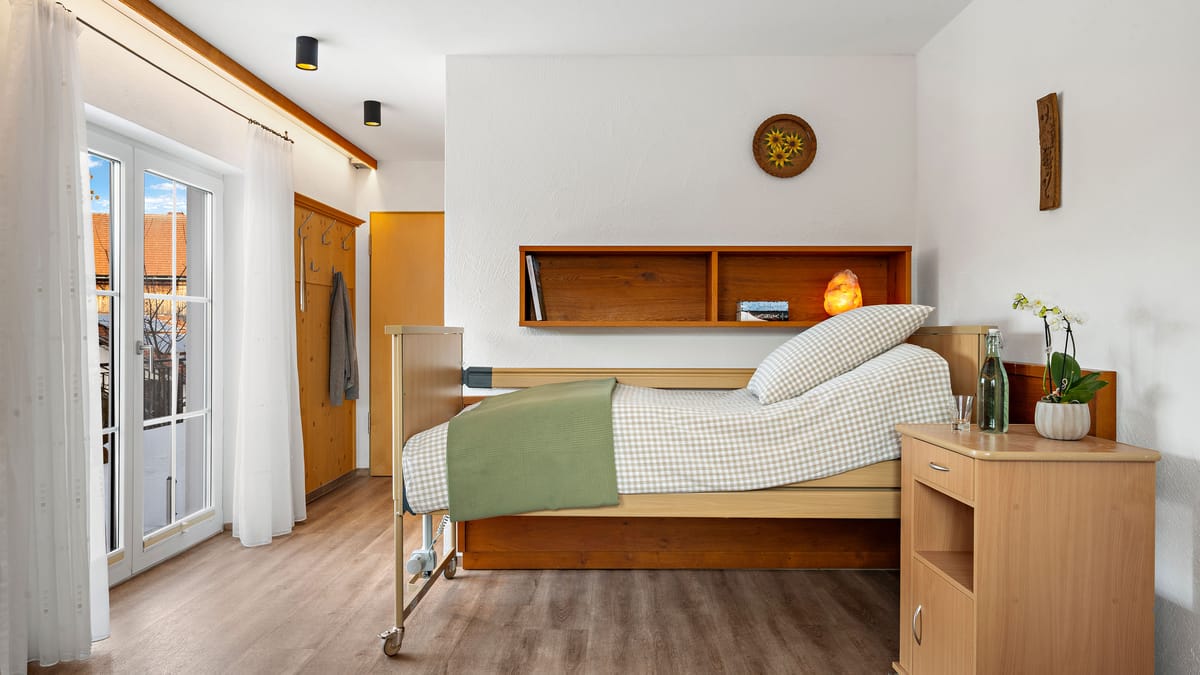 Accessible care bed at Hotel Bergsonne Allgäu