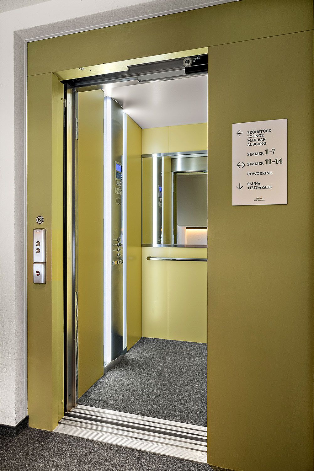 Foyer – Hotel Bergsonne Allgäu Imberg Sonthofen Allgöu Aufzug Barrierefrei Signage | Hotel Bergsonne Allgäu